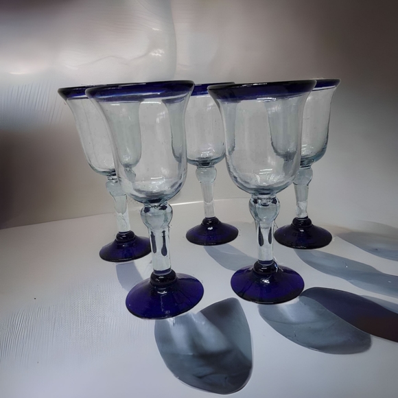 5 Vintage Large Hand Made Blown Mexican Wine Cocktail Glasses Blue Rim & Base. - Picture 7 of 16